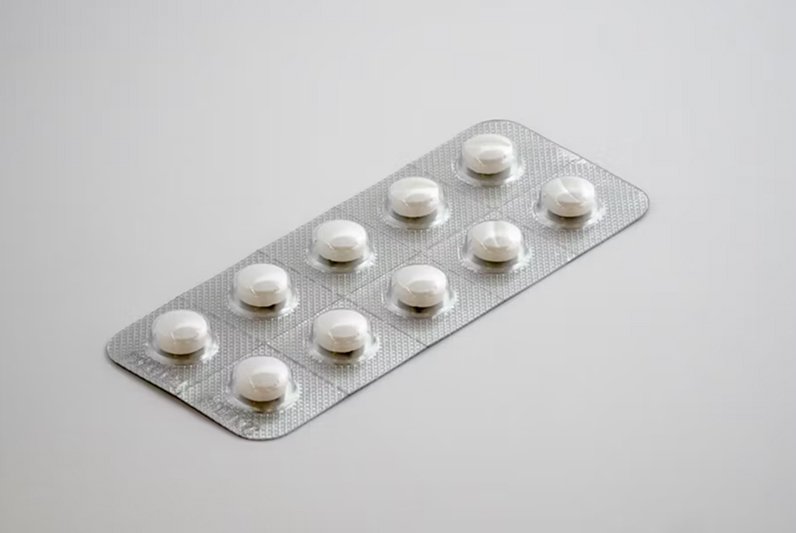 When should therapy be combined with psychiatric support?